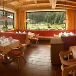 Zirbenhof Szálloda Sankt Leonhard im Pitztal