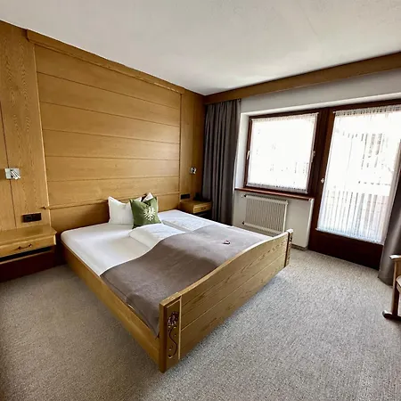 Hotel Zirbenhof 2*
