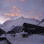 Zirbenhof 2* St. Leonhard im Pitztal